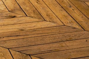 Des idées élégantes de décoration avec un parquet chevron foncé